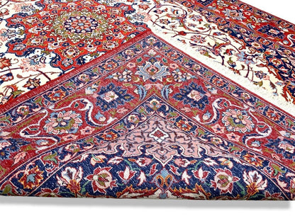 4'7" x 7'2'' Semi-Antique Hand-Knotted 100% Wool Isfahane Rug