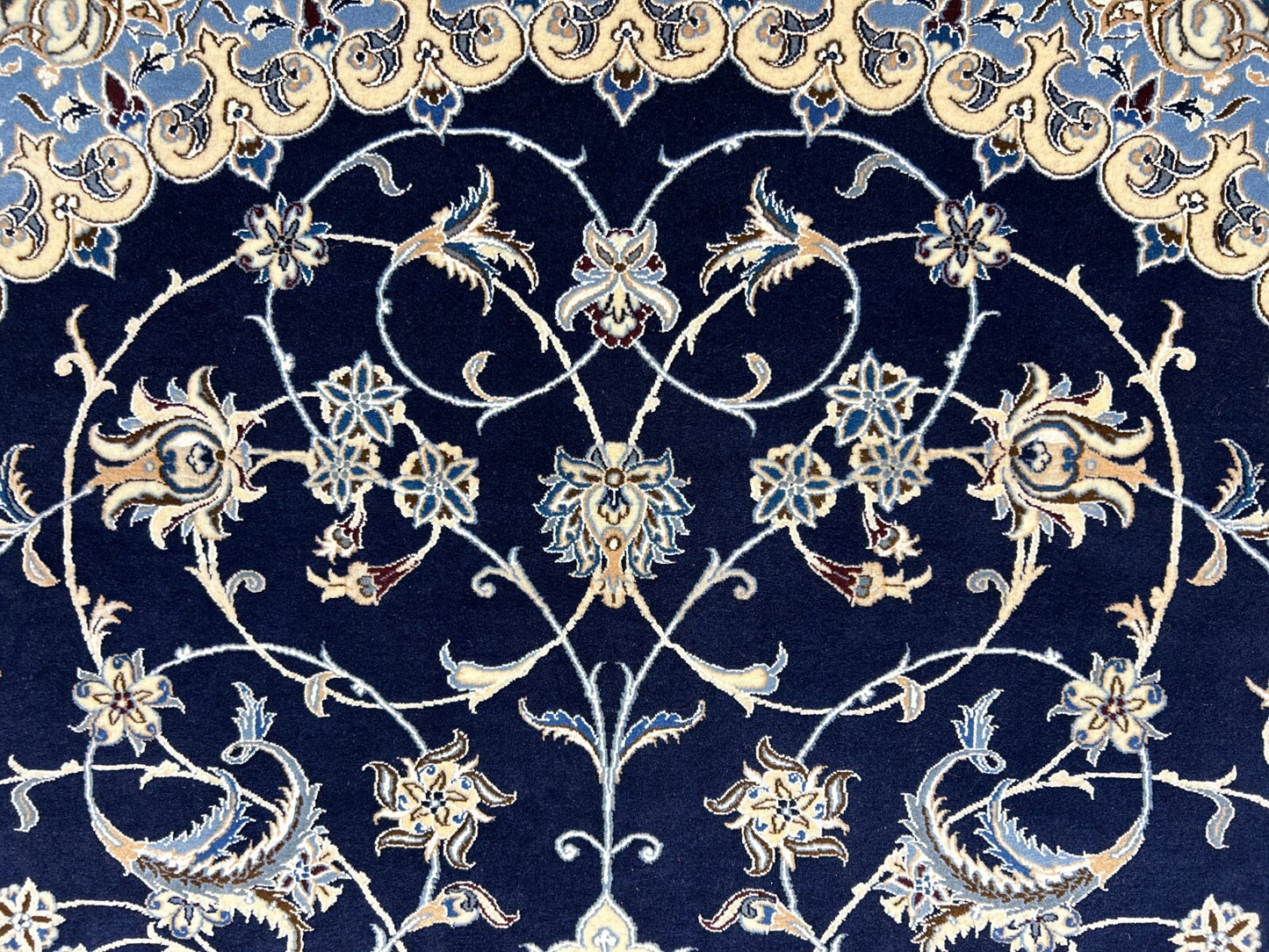 6'9"x9'10" Very Fine Hand-Knotted Wool & Silk Blend Naine Carpet - Area Rug