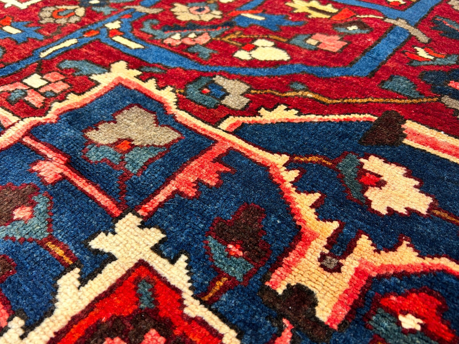 10'5"x12'8" Hand-Knotted 100% Wool Pile Bakhtiarie Rug