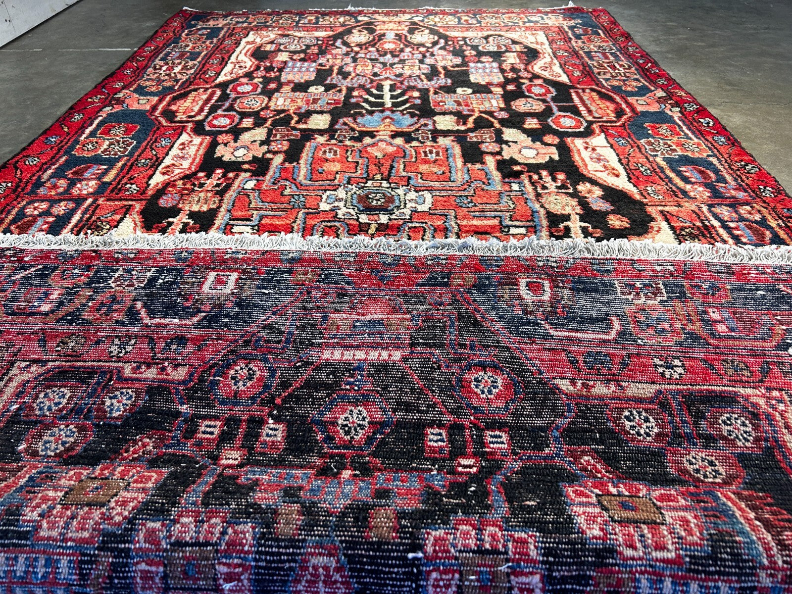 4'9" x 8'8" Hand-Knotted 100% Wool Pile Nahavande Area Rug