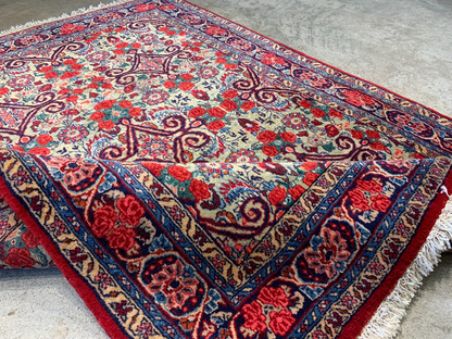 3'8"x4'11'' Hand-Knotted 100% Wool Bidjare Area Rug - Area Carpet