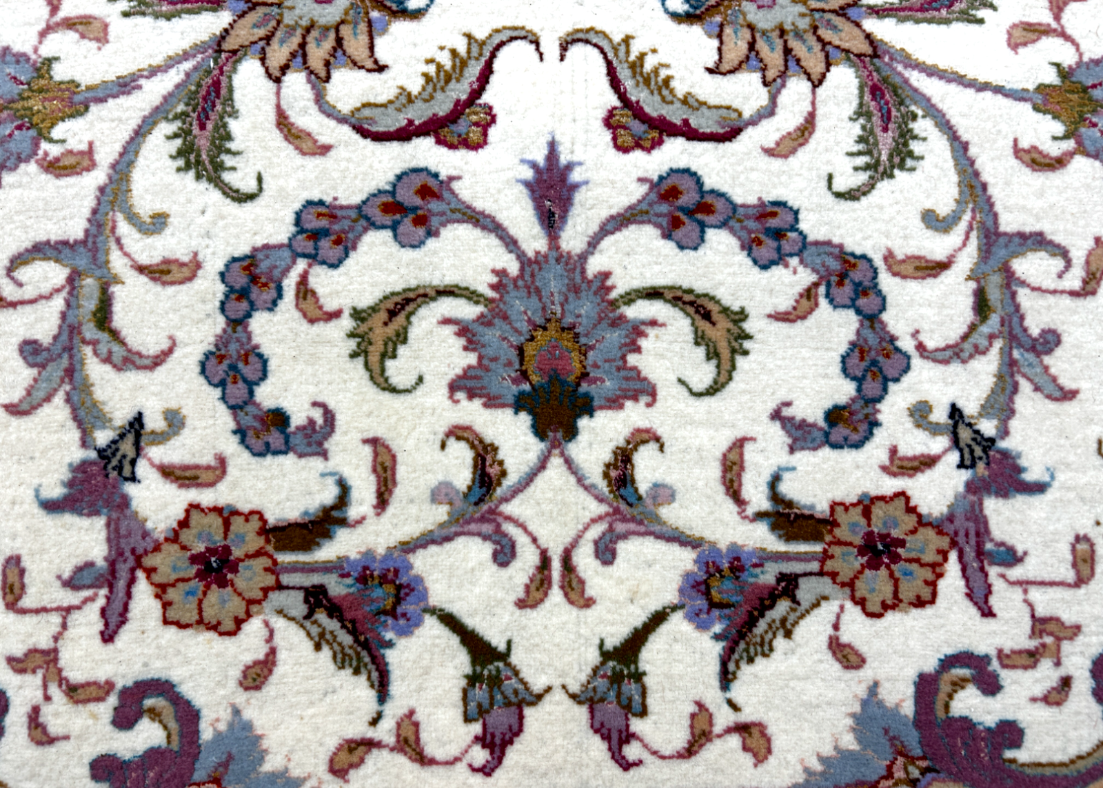 8'4"x11'3" Very Fine Hand-Knotted Wool & Silk Oriental Rug - Area Carpet