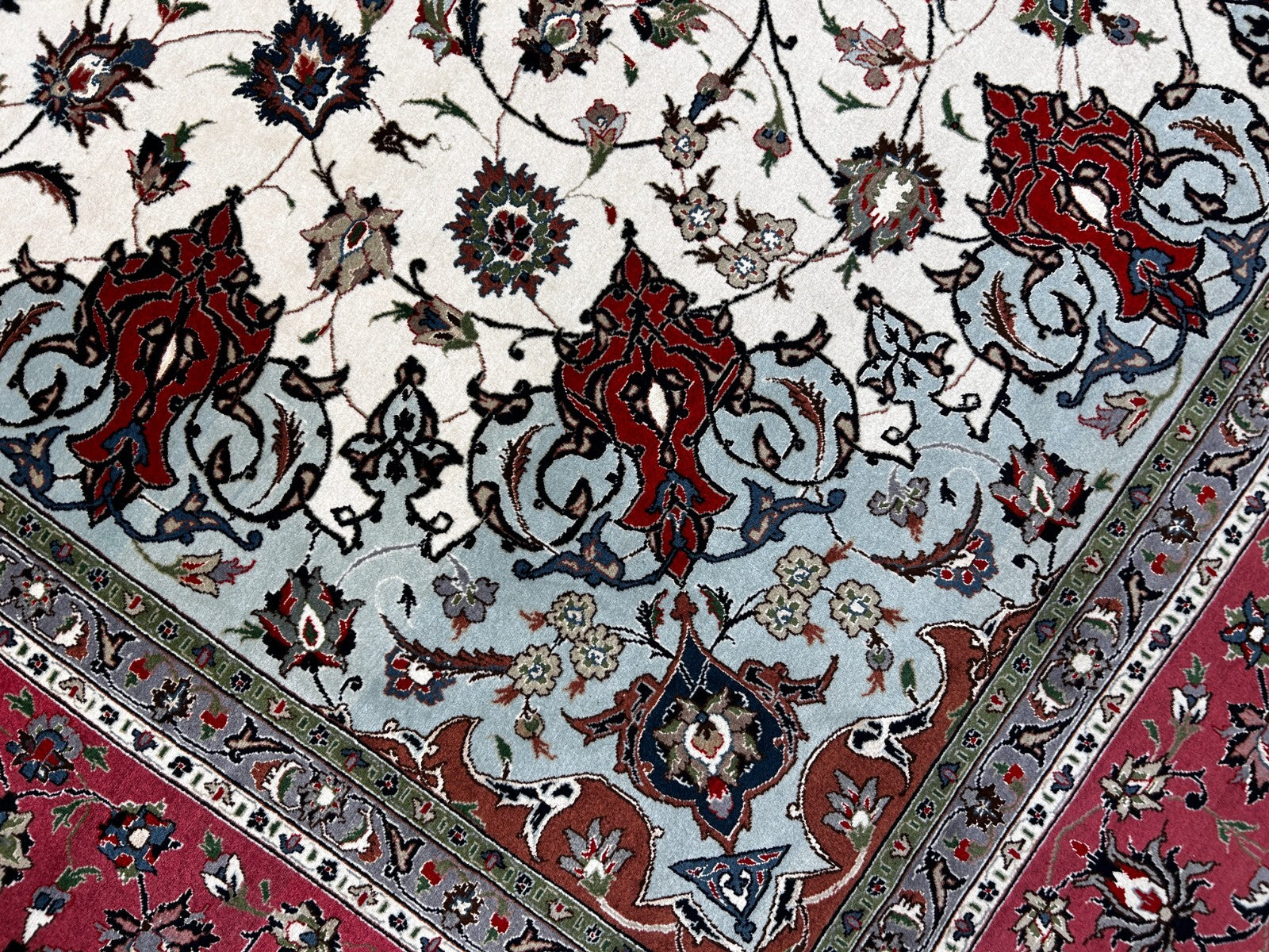 8'2"x11'5'' Very Fine Hand-Knotted Silk & Wool Tabrize Area Rug - Carpet