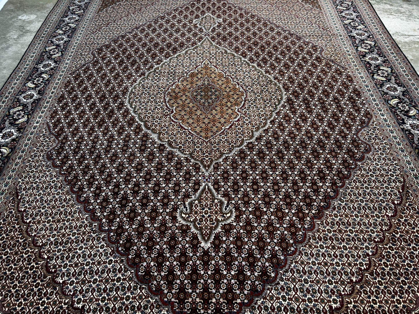 8'4"x11'3" Fine Hand-Knotted Wool & Silk Oriental Rug - Area Carpet