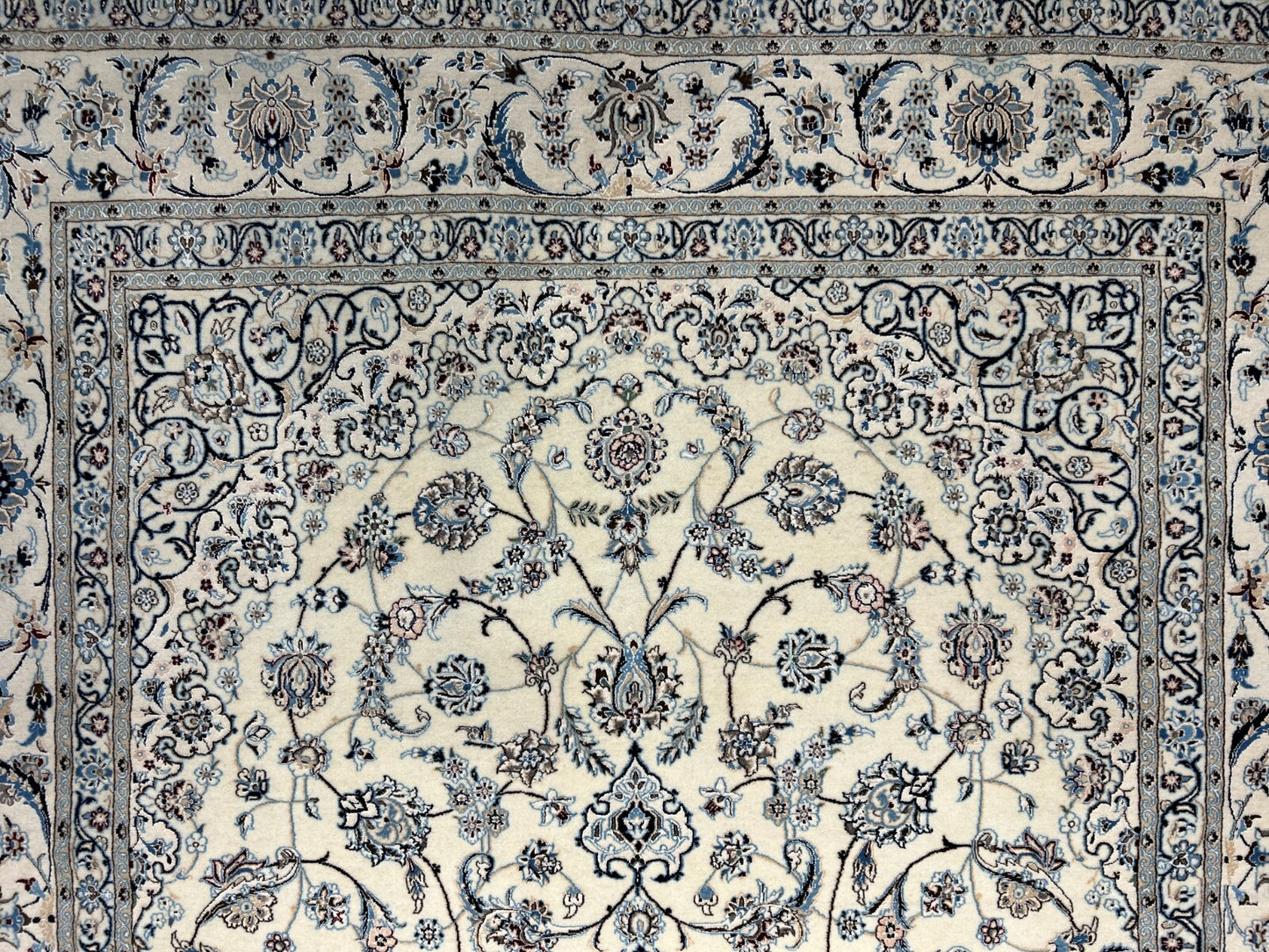 5'7"x9' Extra Fine Hand-Knotted Wool & Silk Naine Rug