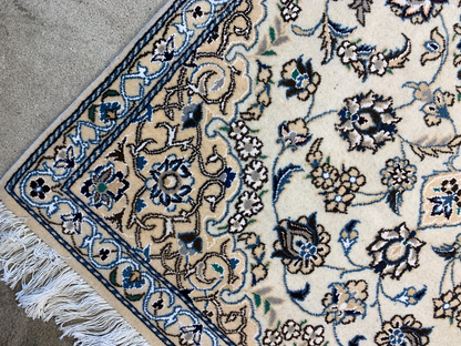 2'11"x4'7''  Very Fine Hand-Knotted Silk & Wool Naine Area Rug - Carpet