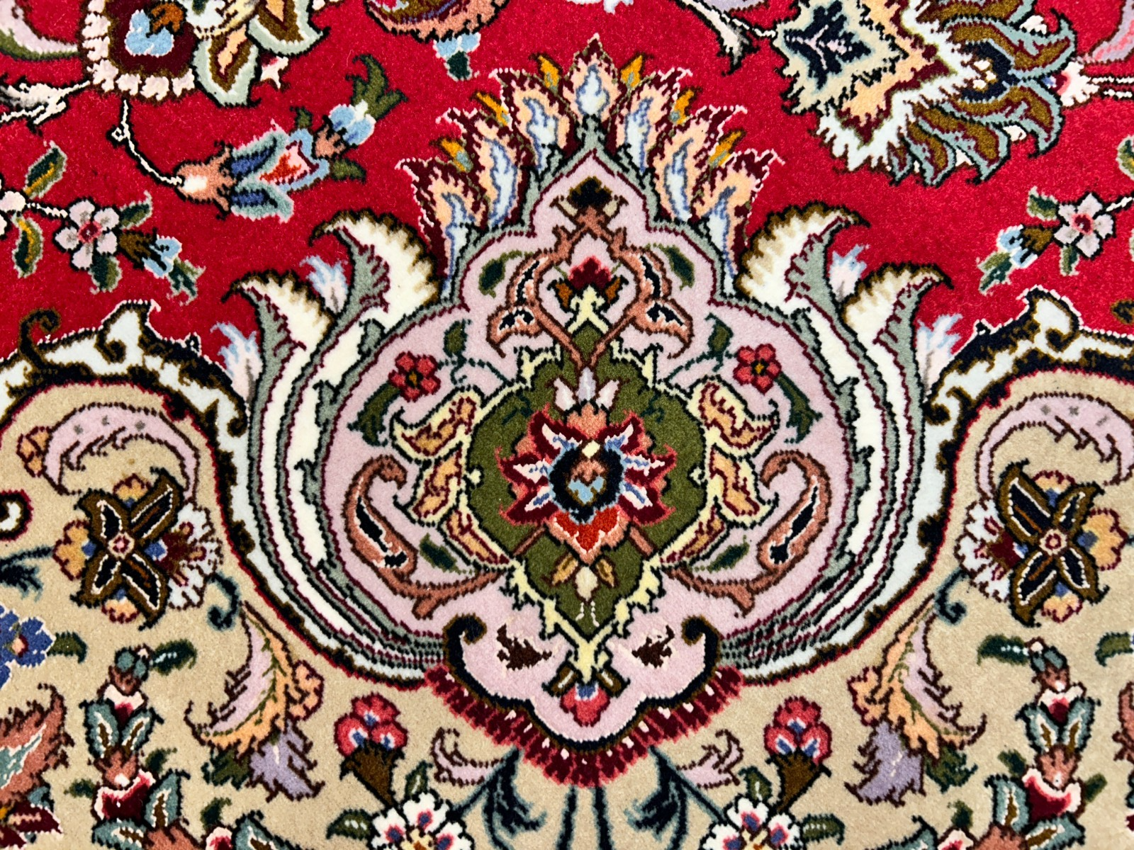 8'10"x12'11" Fine Hand-Knotted Wool & Silk Tabrize Rug