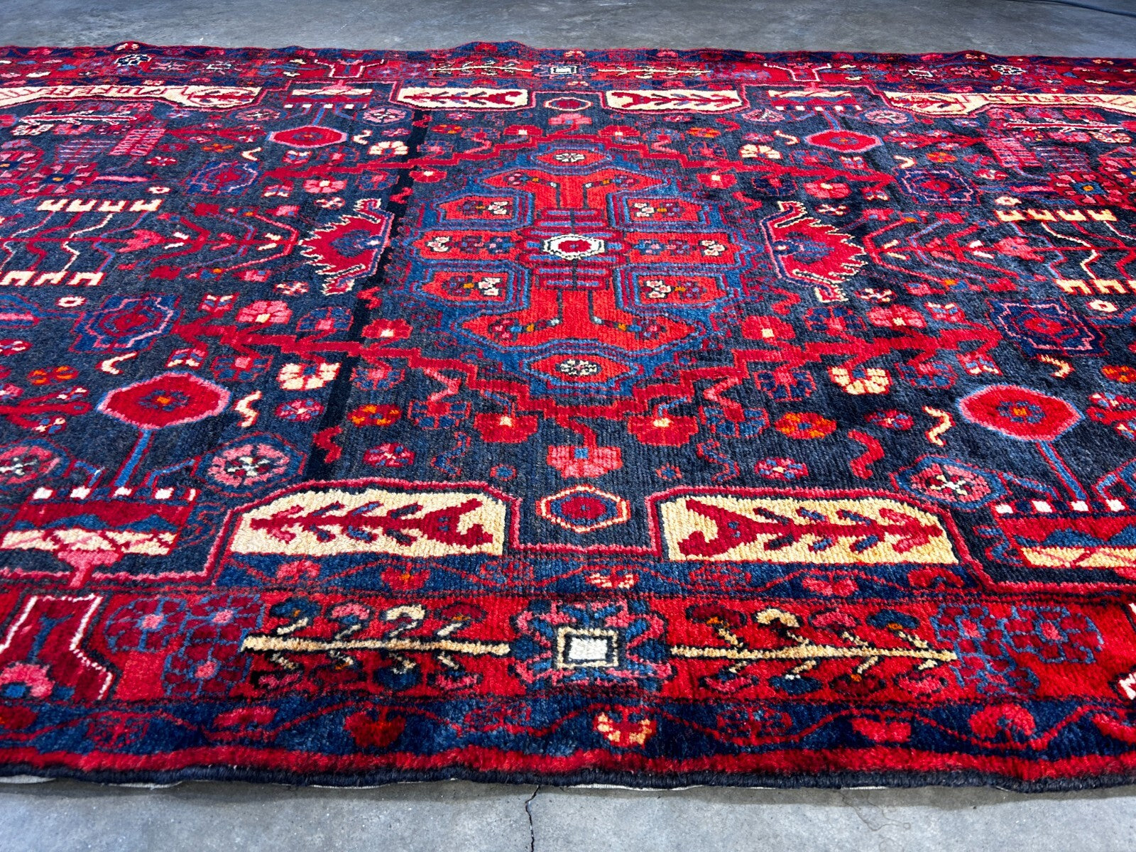 5'4" x 9'7" Hand-Knotted 100% Wool Pile Nahavande Area Rug