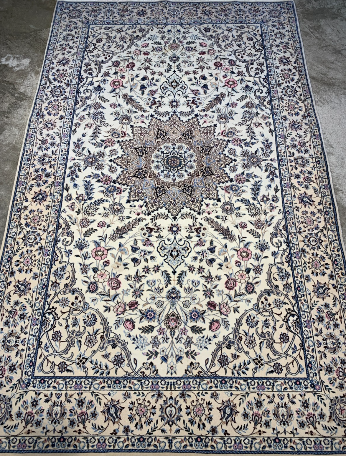 4'3"x6'10" Fine Hand-Knotted Wool & Silk Blend Naine Carpet - Area Rug