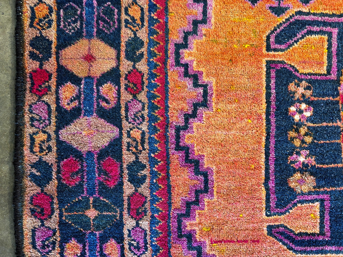 4'9" x 7'7'' Hand-Knotted 100% Wool Carpet - Hamadane Area Rug