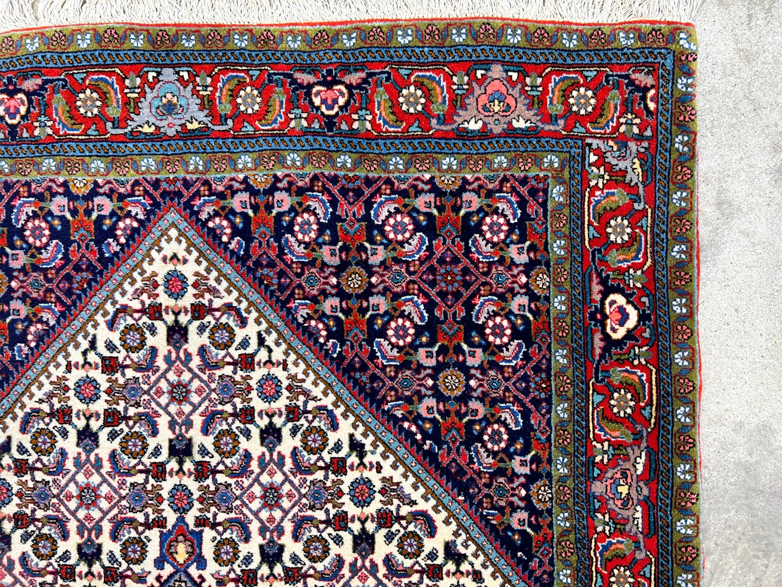 3'9"x5'5" Hand-Knotted 100% Wool Pile Bijare Rug