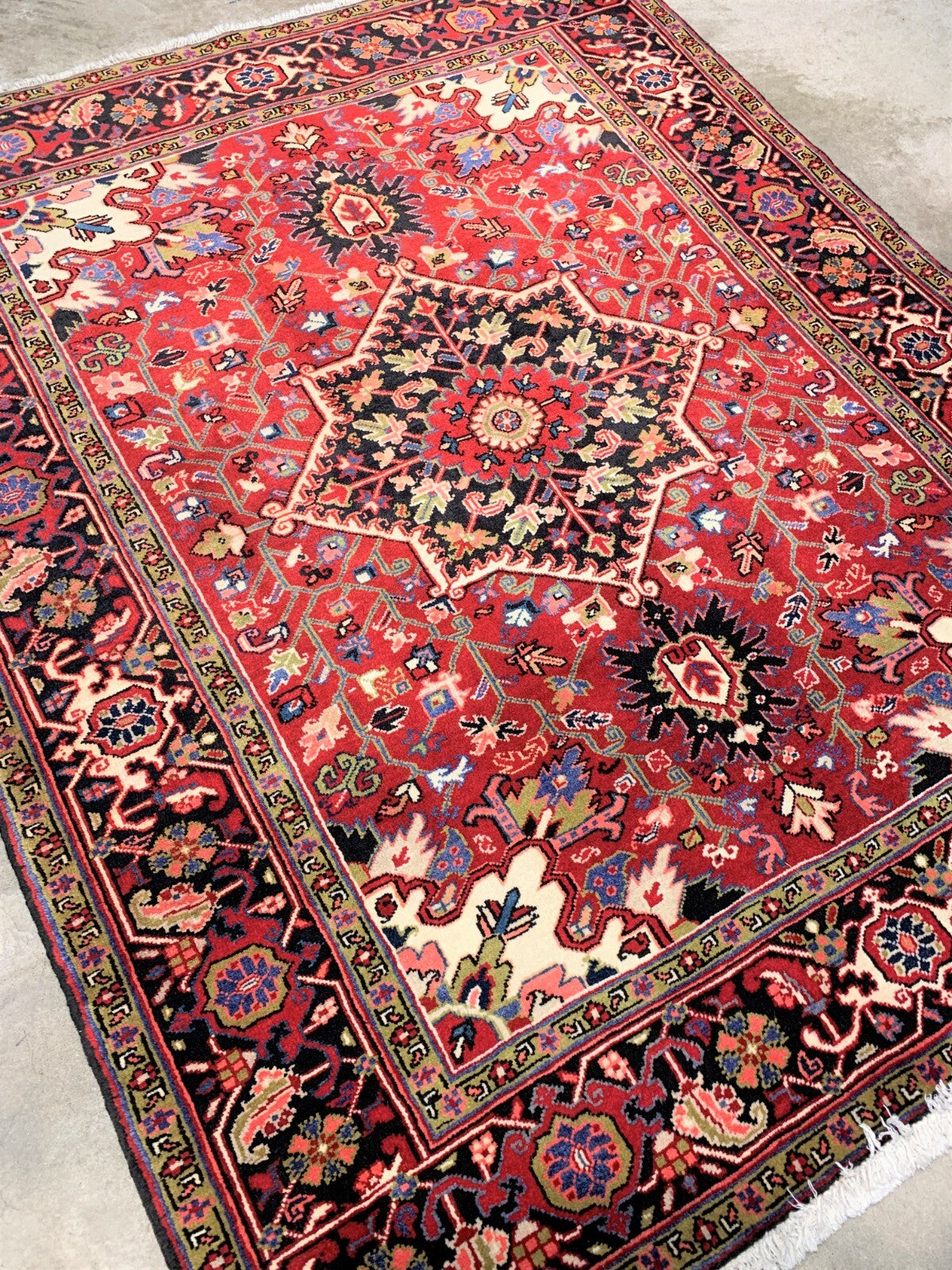 5'x6'2" Hand-Knotted 100% Wool Pile Herize Rug