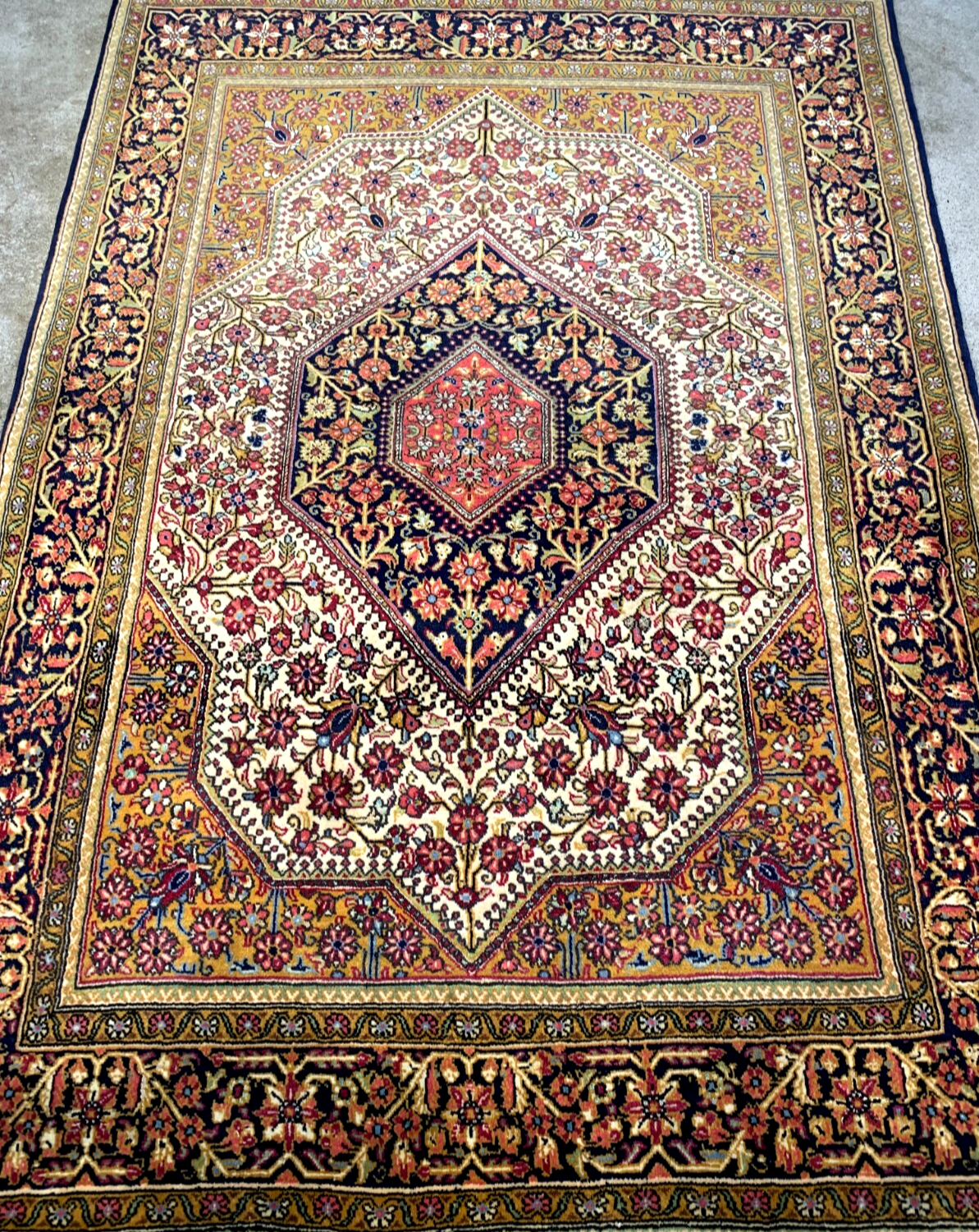 3'6"x5'0'' Fine Hand-Knotted Silk & Wool Qume Area Rug - Area Carpet