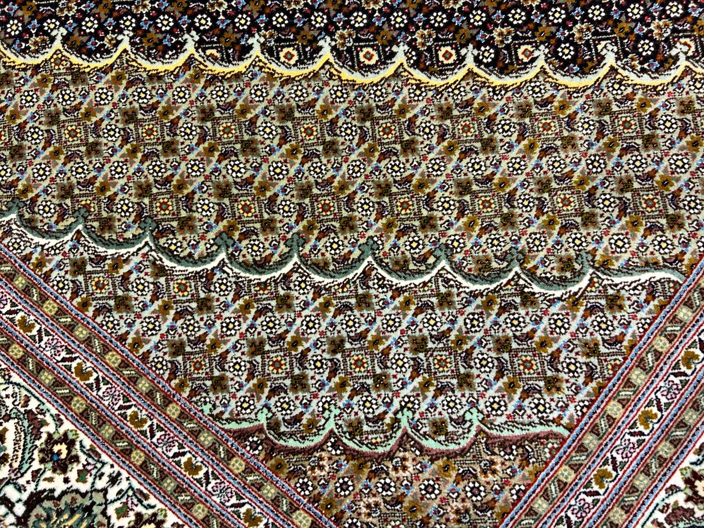 6'10"x10'5" Fine Hand-Knotted Wool & Silk Blend Tabrize Mahi Carpet - Area Rug