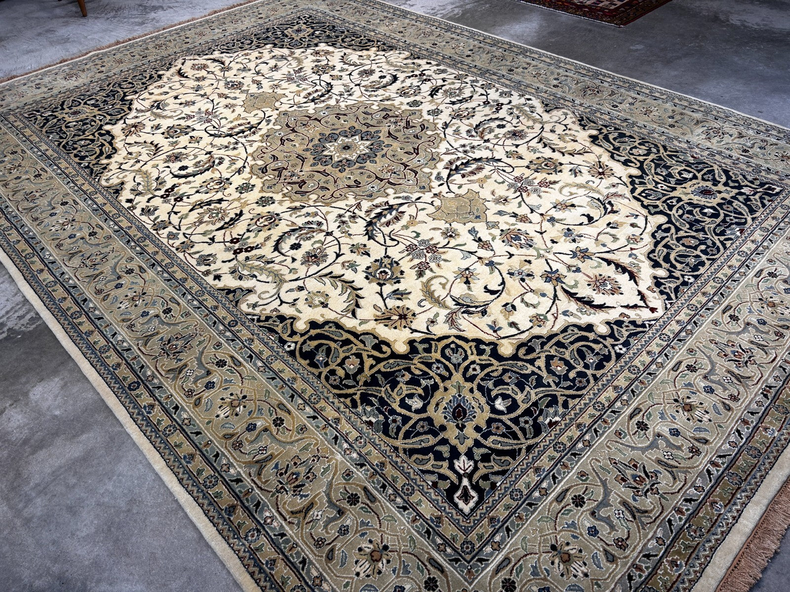 8'1"x12'1" Very Fine Hand-Knotted 100% Wool India Naine Rug - Area Carpet