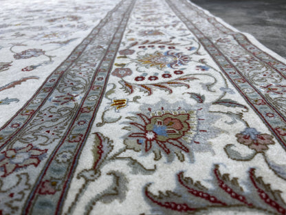 8'4"x11'6" Very Fine Hand-Knotted Wool & Silk Tabrize Rug