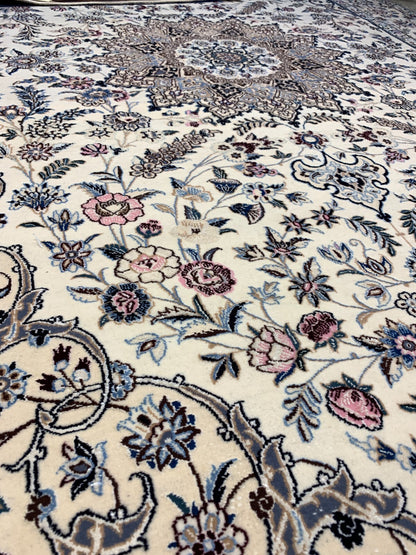 4'3"x6'10" Fine Hand-Knotted Wool & Silk Blend Naine Carpet - Area Rug