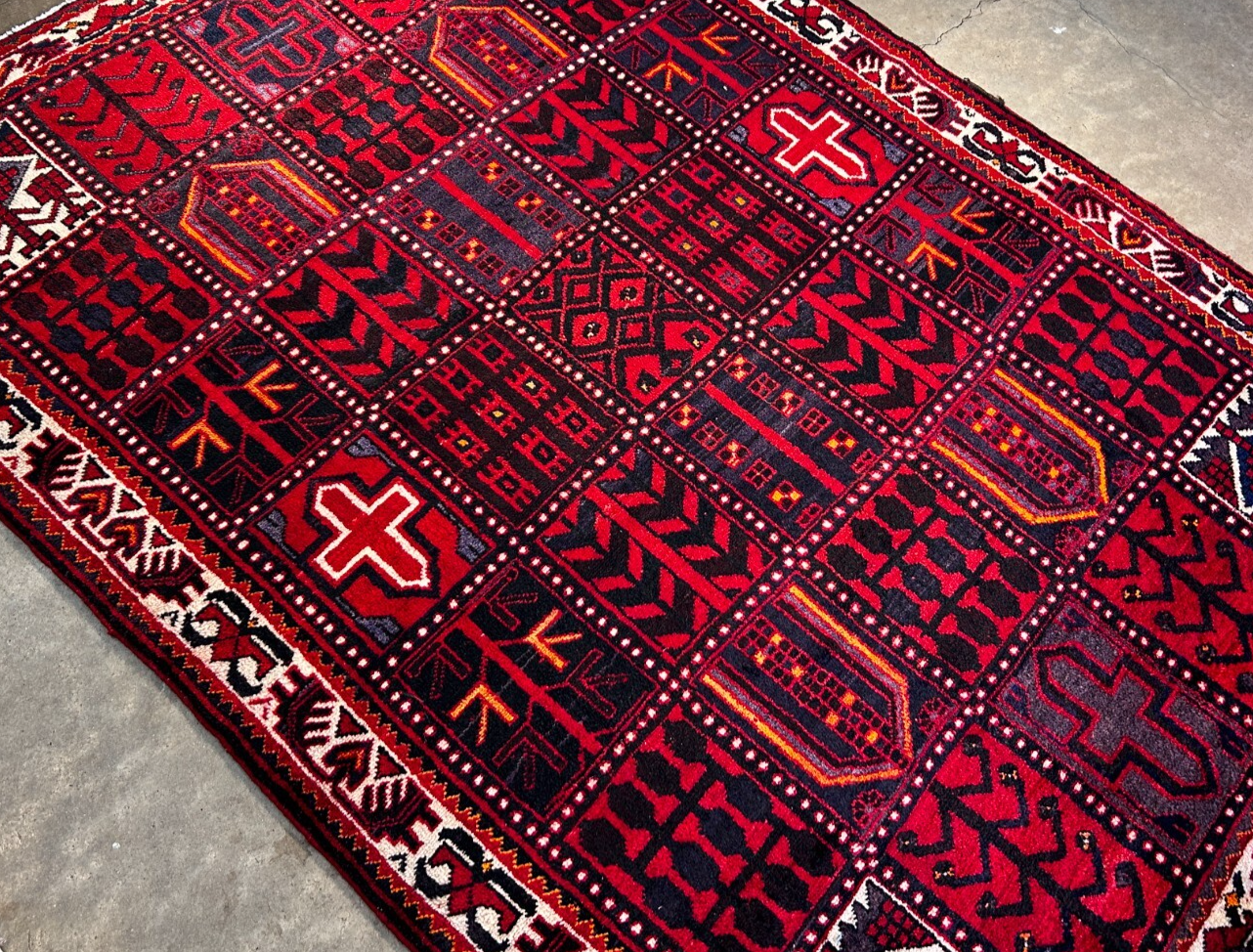 5'5" x 7'6'' Hand-Knotted 100% Wool Pile Bakhtiare Area Rug