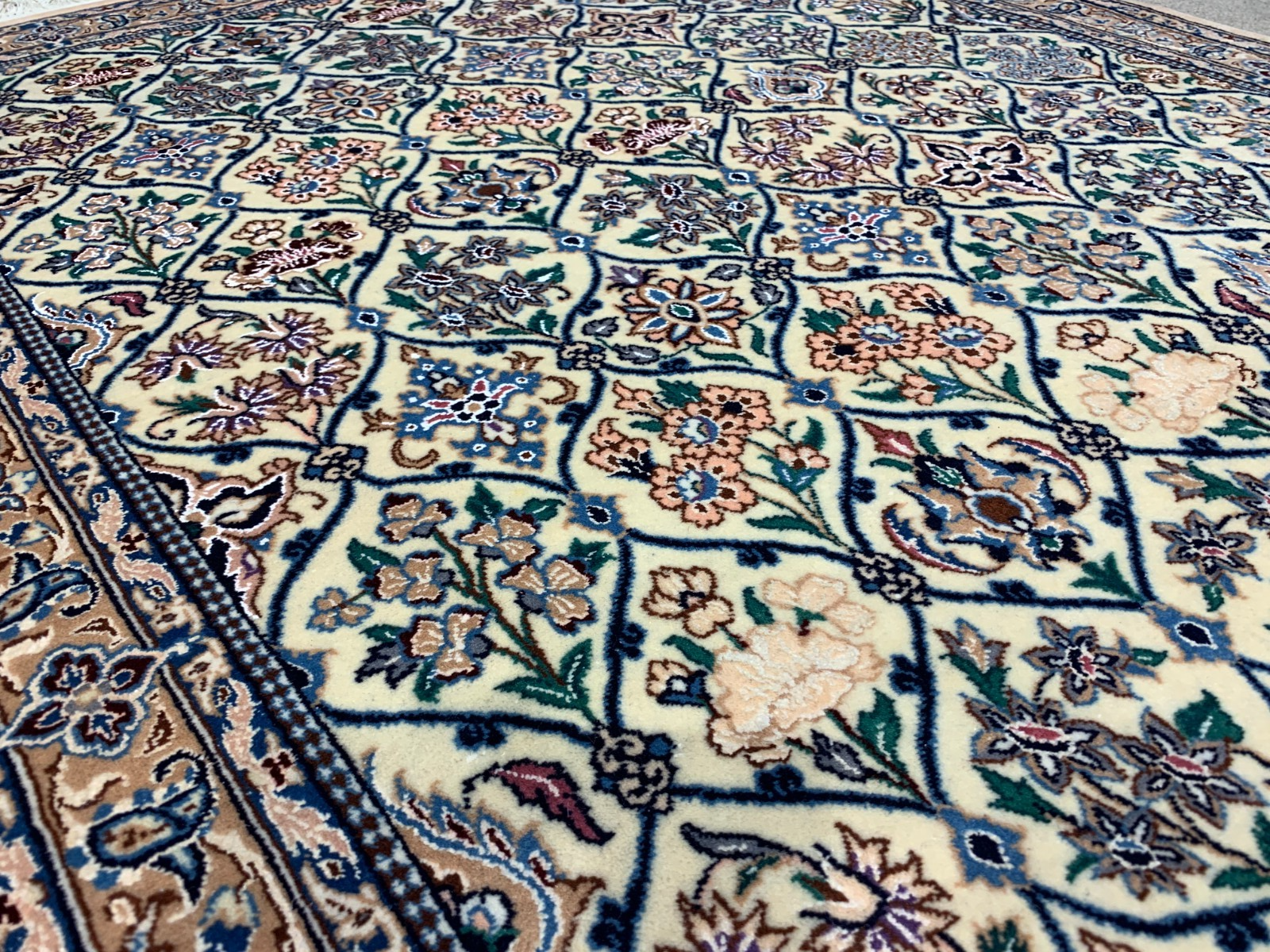 3'2"x4'10'' Very Fine Hand-Knotted Silk & Wool Naine Area Rug - Carpet