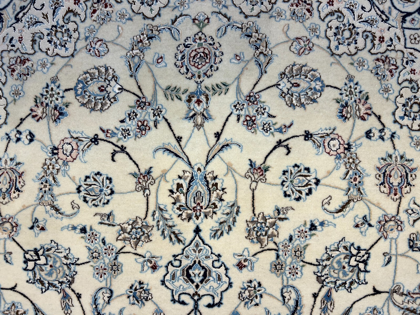 5'7"x9' Extra Fine Hand-Knotted Wool & Silk Naine Rug