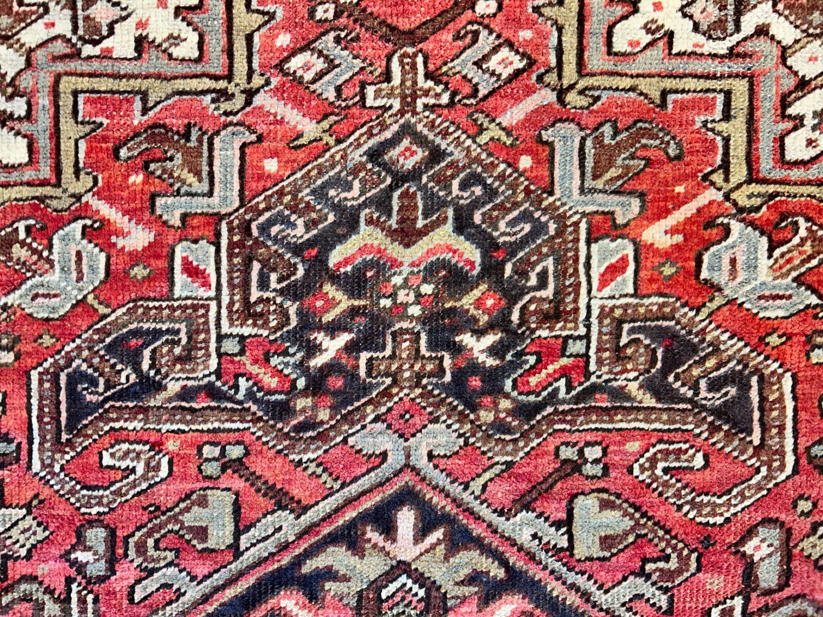 8'10"x11'8" Hand-Knotted 100% Wool Pile Herize Rug