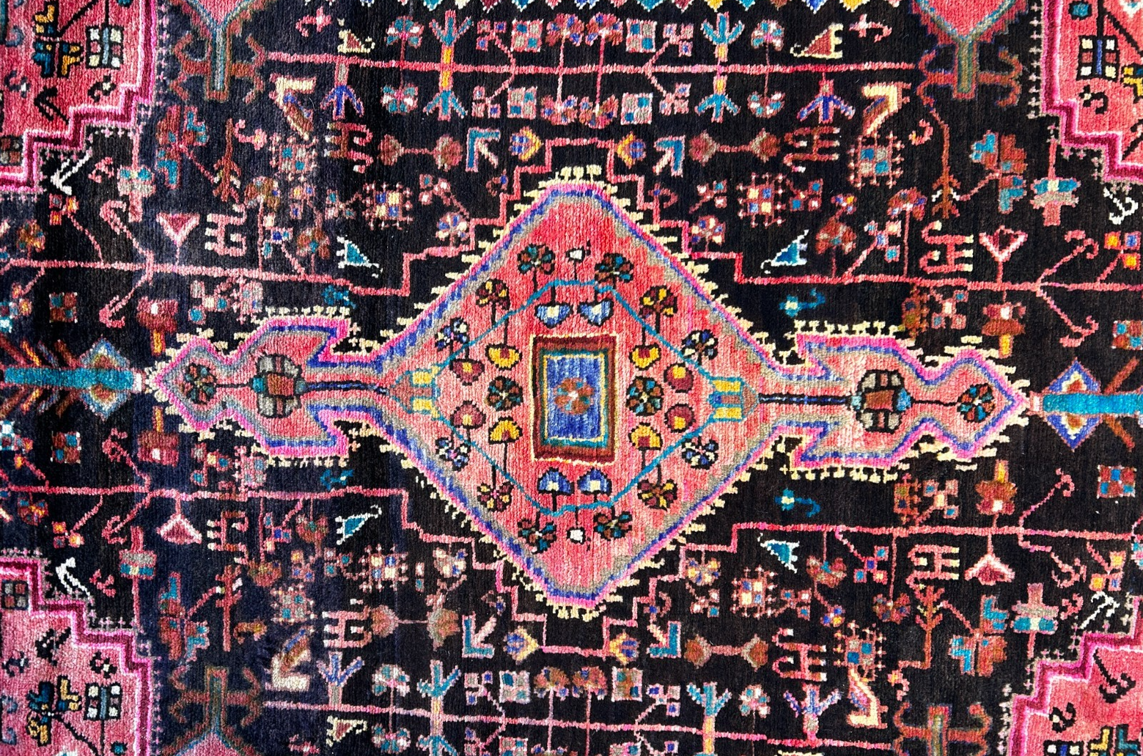 4'11" x 8' Hand-Knotted 100% Wool Pile Hamadane Area Rug