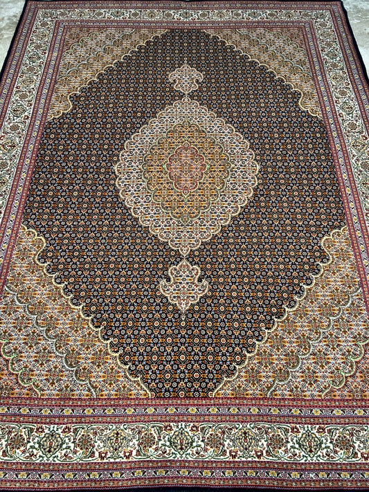 5'6"x7'8" Fine Hand-Knotted Wool & Silk Blend Tabrize Mahi Carpet - Area Rug