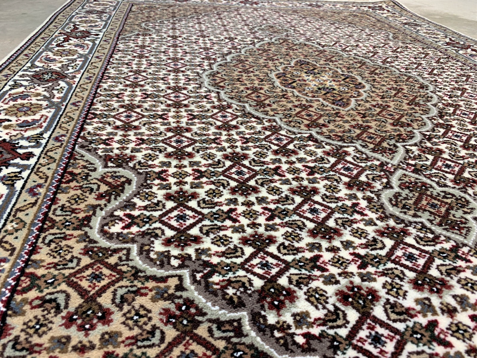 4'1" x 6' Hand-Knotted 100% Wool Tabrize Mahi Area Rug