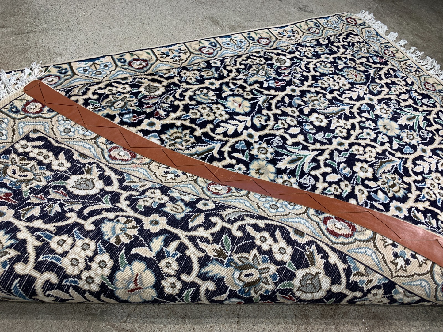 2'8"x4'4'' Fine Hand-Knotted Silk & Wool Pile Naine Area Rug