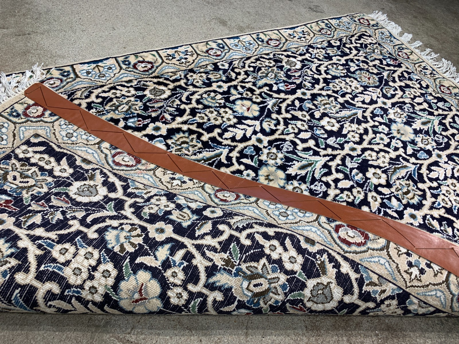 2'8"x4'4'' Fine Hand-Knotted Silk & Wool Pile Naine Area Rug