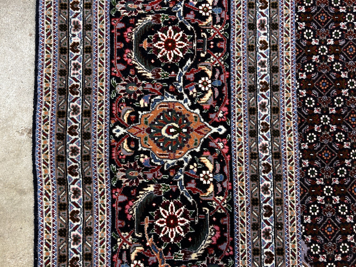 8'3"x11'5" Fine Hand-Knotted Wool & Silk Oriental Rug - Area Carpet