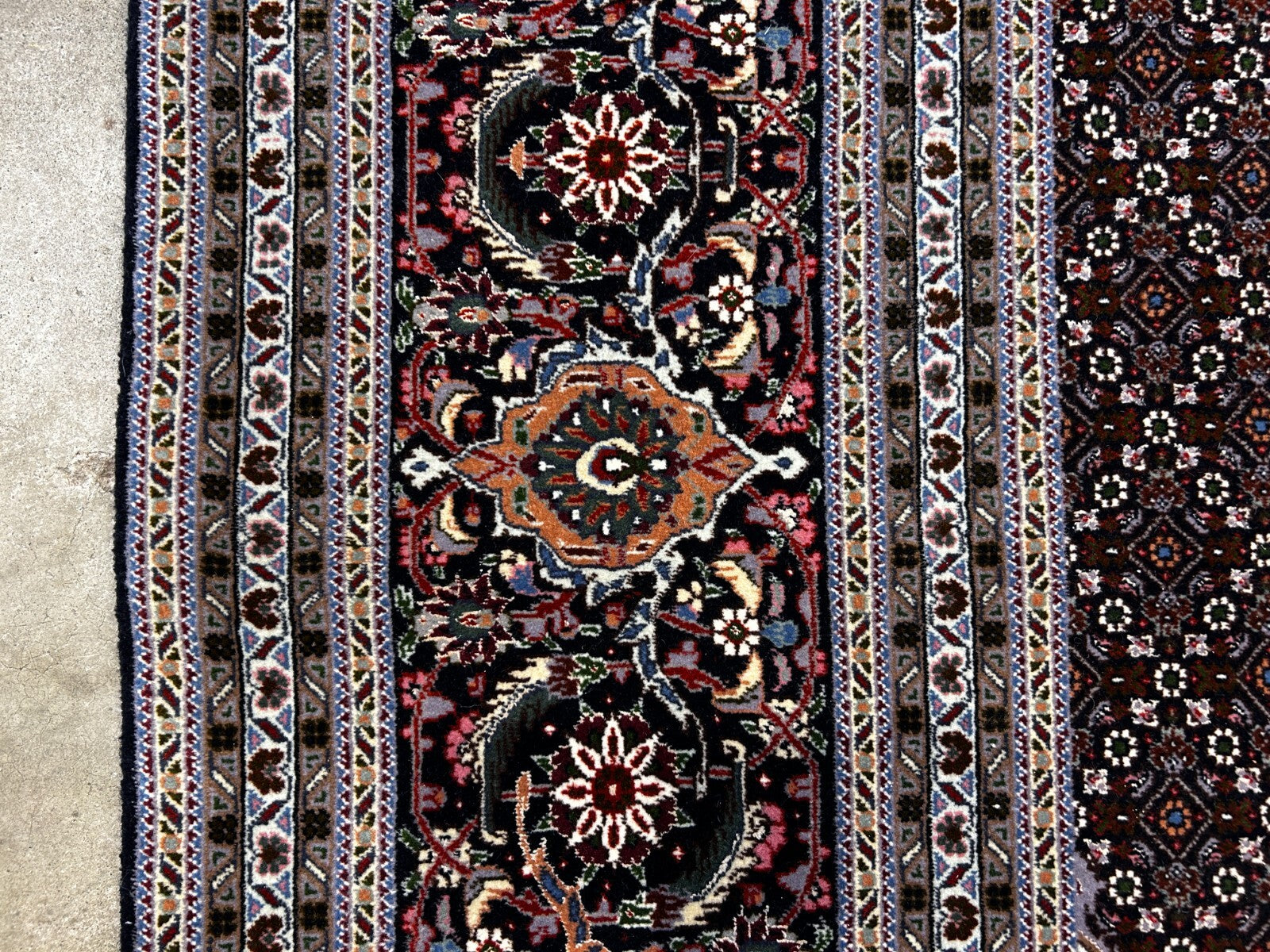 8'3"x11'5" Fine Hand-Knotted Wool & Silk Oriental Rug - Area Carpet