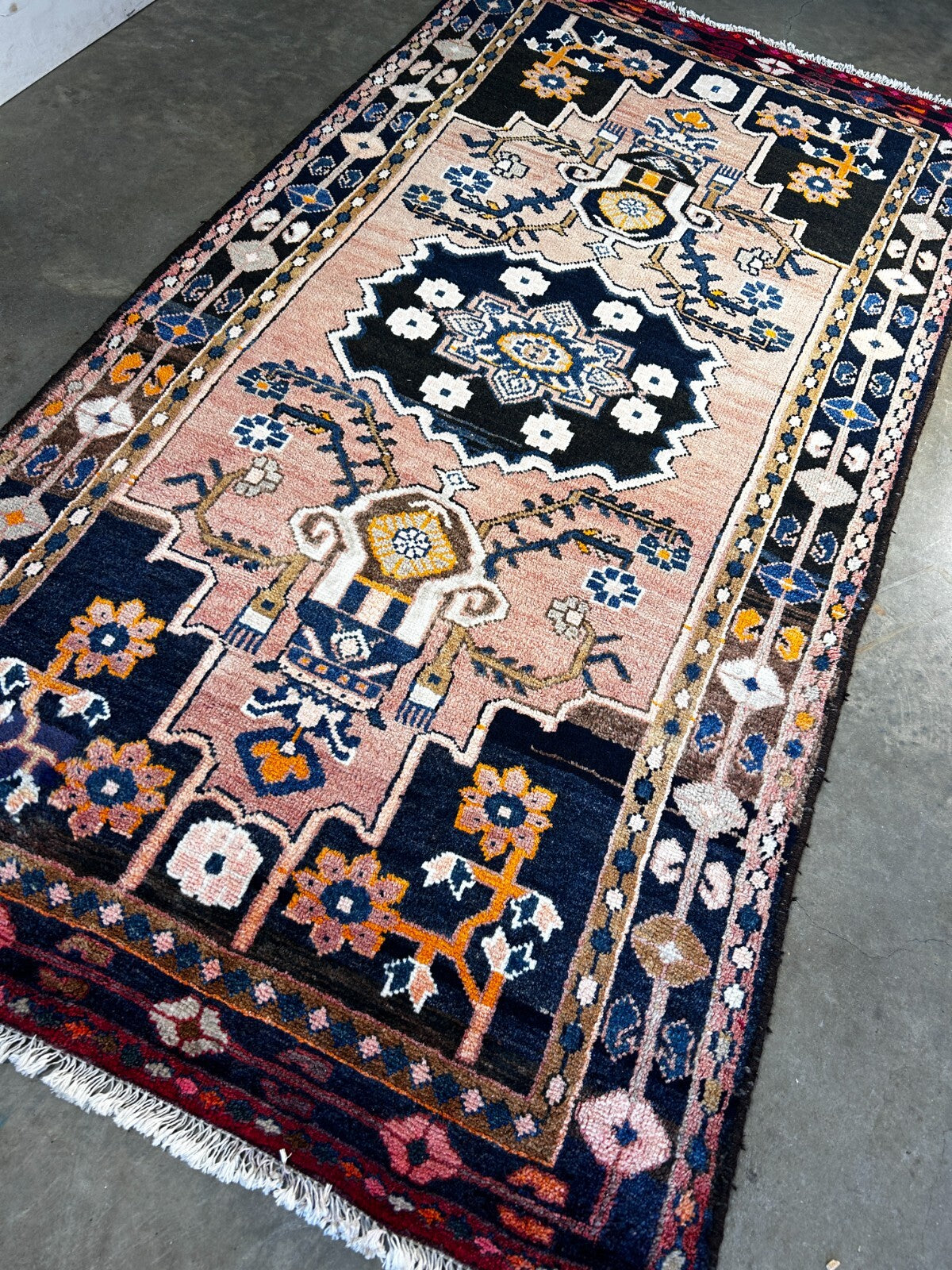 4'1" x 7'9'' Hand-Knotted 100% Wool Hamadane Area Rug