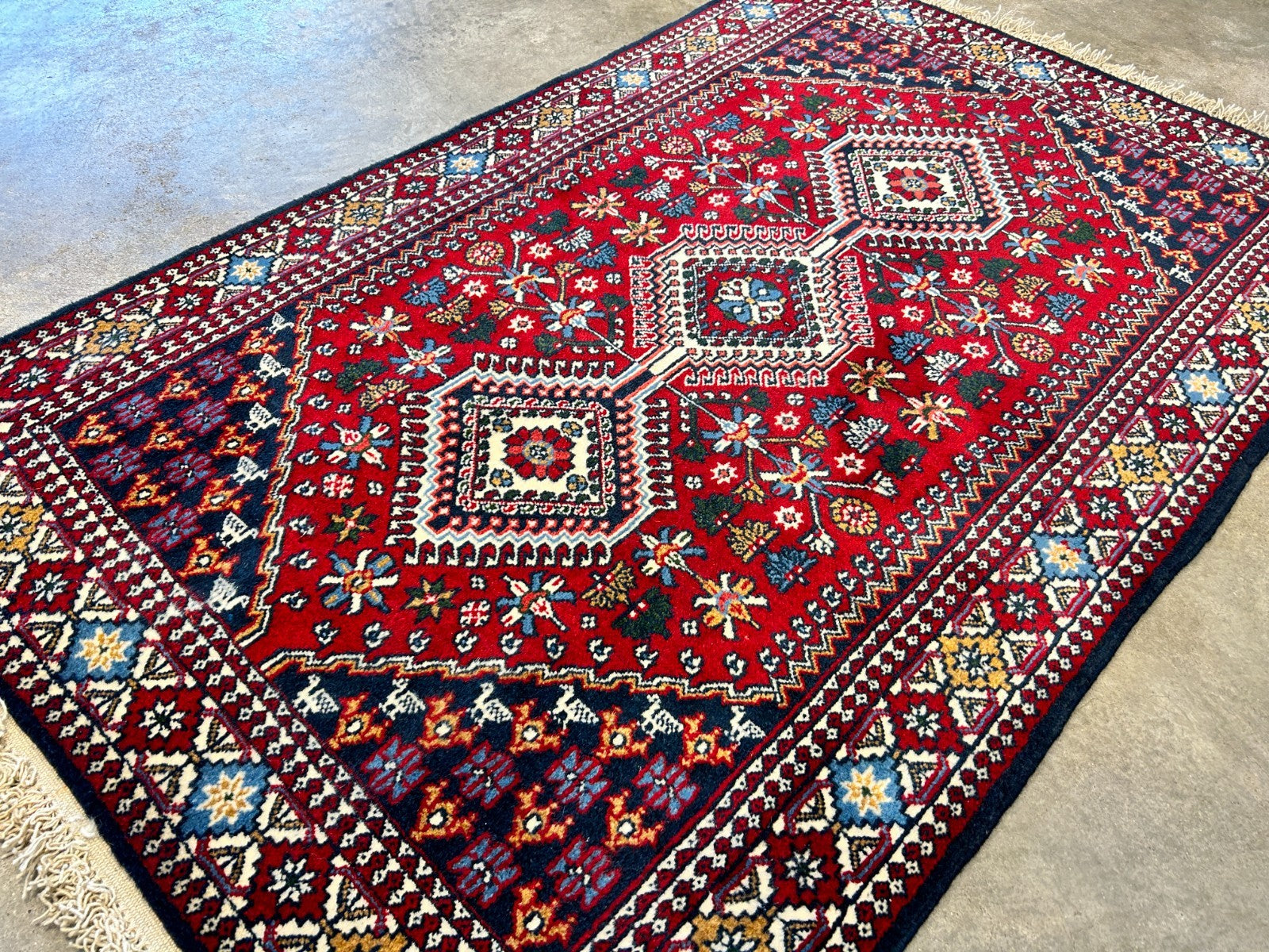 3'3"x5' Hand-Knotted 100% Wool Pile Yalamehe Rug