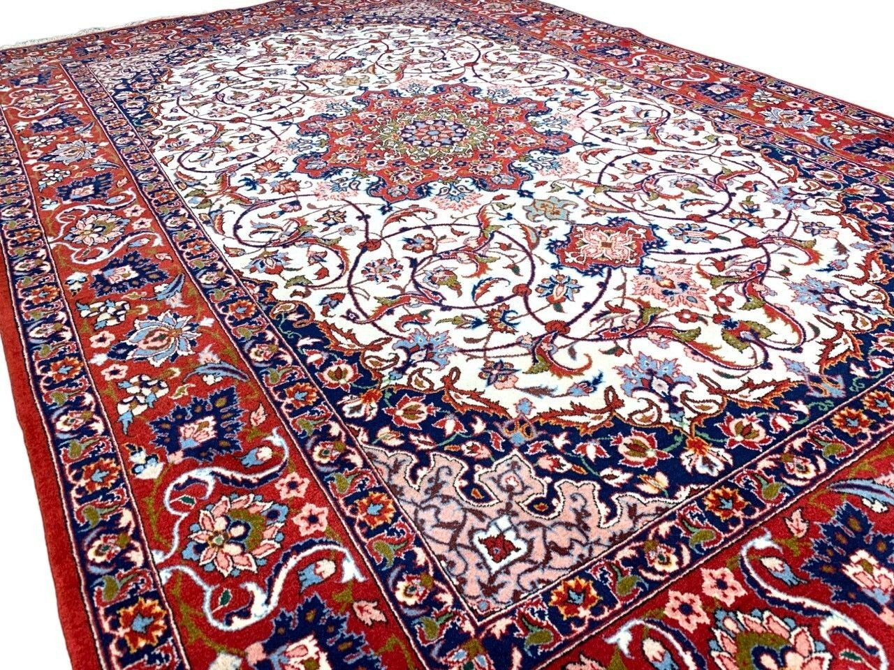 4'7" x 7'2'' Semi-Antique Hand-Knotted 100% Wool Isfahane Rug
