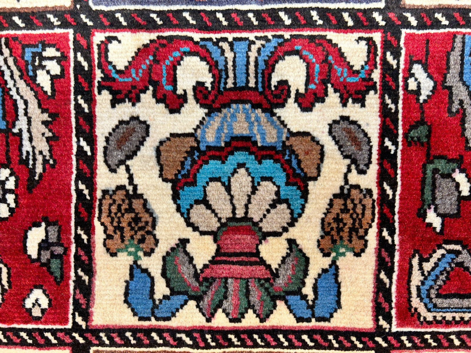 6'9"x9'5" Hand-Knotted 100% Lamb Wool Bakhtiarie Carpet - Area Rug