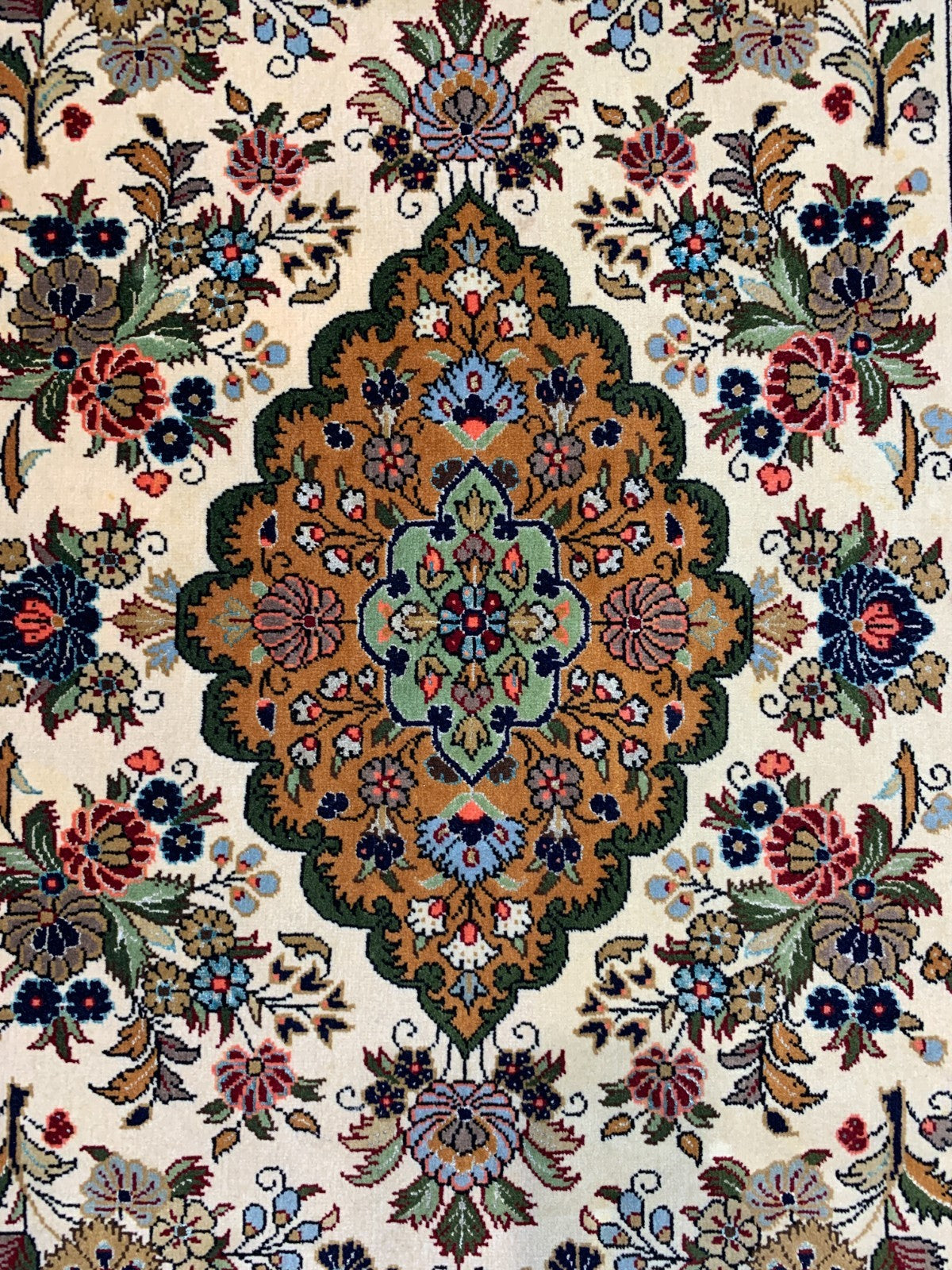 2'2"x3' Very Fine Hand-Knotted 100% Wool Qume Rug