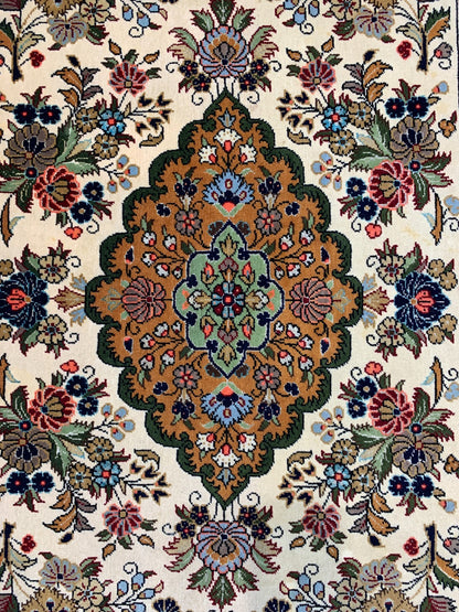 2'2"x3' Very Fine Hand-Knotted 100% Wool Qume Rug