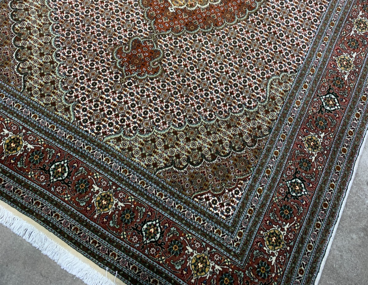 5'2"x6'4" Fine Hand-Knotted Wool & Silk Blend Tabrize Mahi Carpet - Area Rug