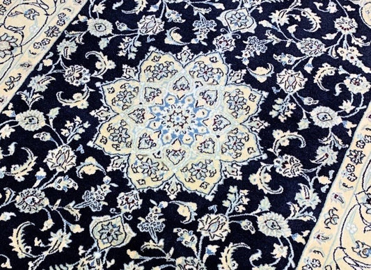 4'2" x 6'8'' Very-Fine Naine Hand-Knotted Wool / Silk Naine Area Rug