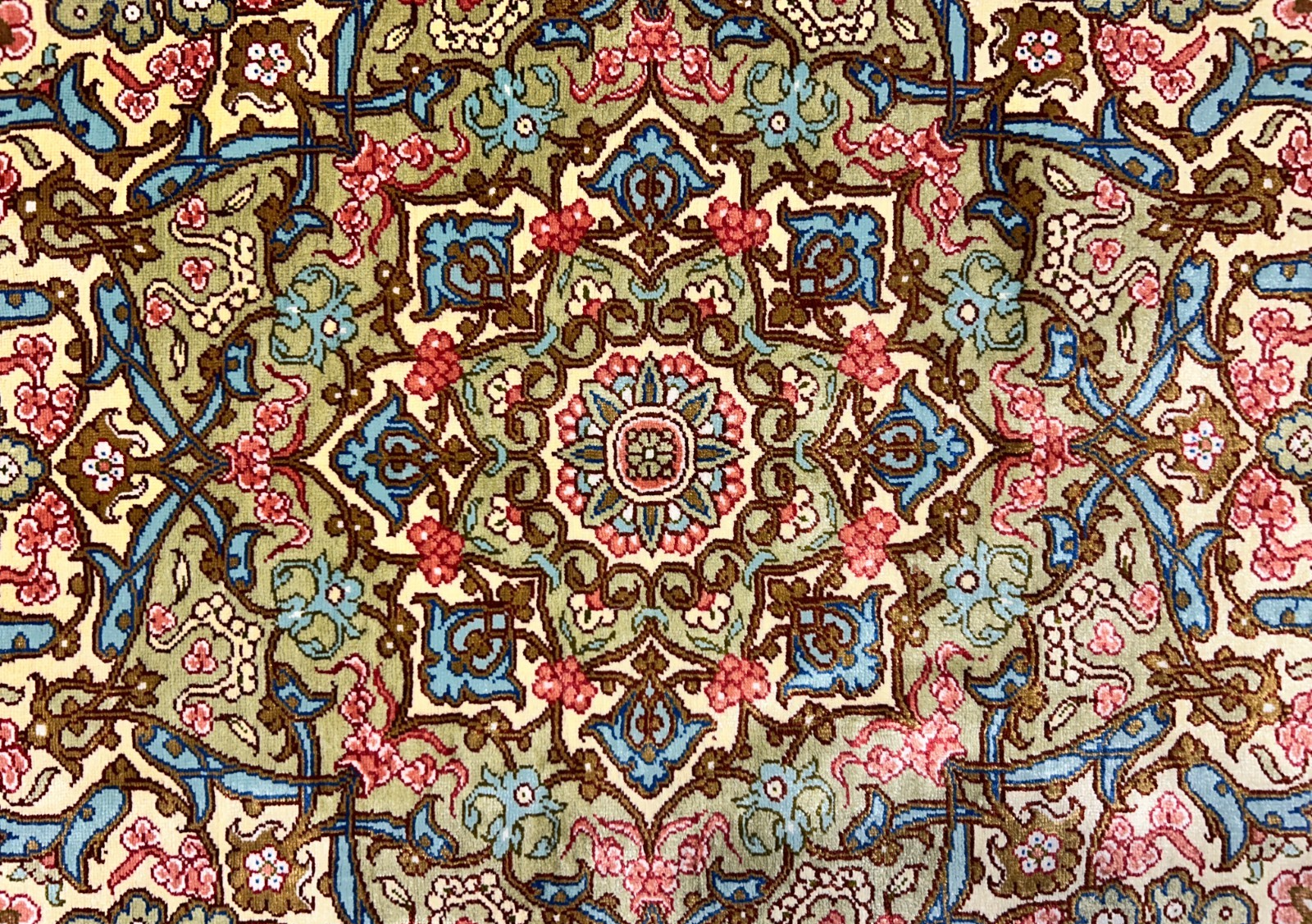 9'9"x13'4" Exquisite Signed Hand-Knotted 100% Silk Qume Rug