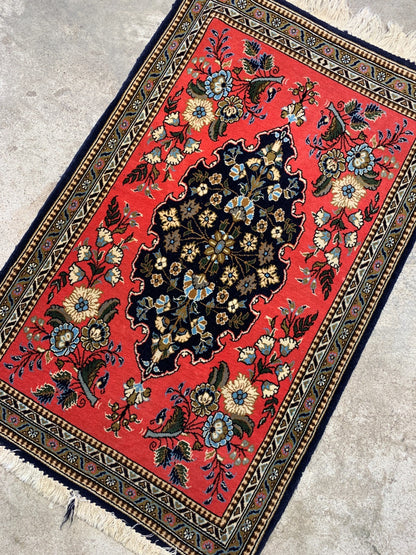 2'x3' Very Fine Hand-Knotted 100% Wool Qume Rug