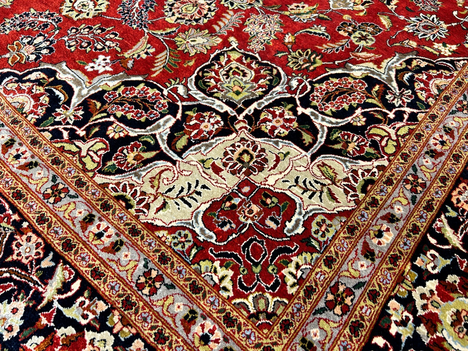6'10"x9'9" Exquisite Hand-Knotted 100% Silk Kashane Rug