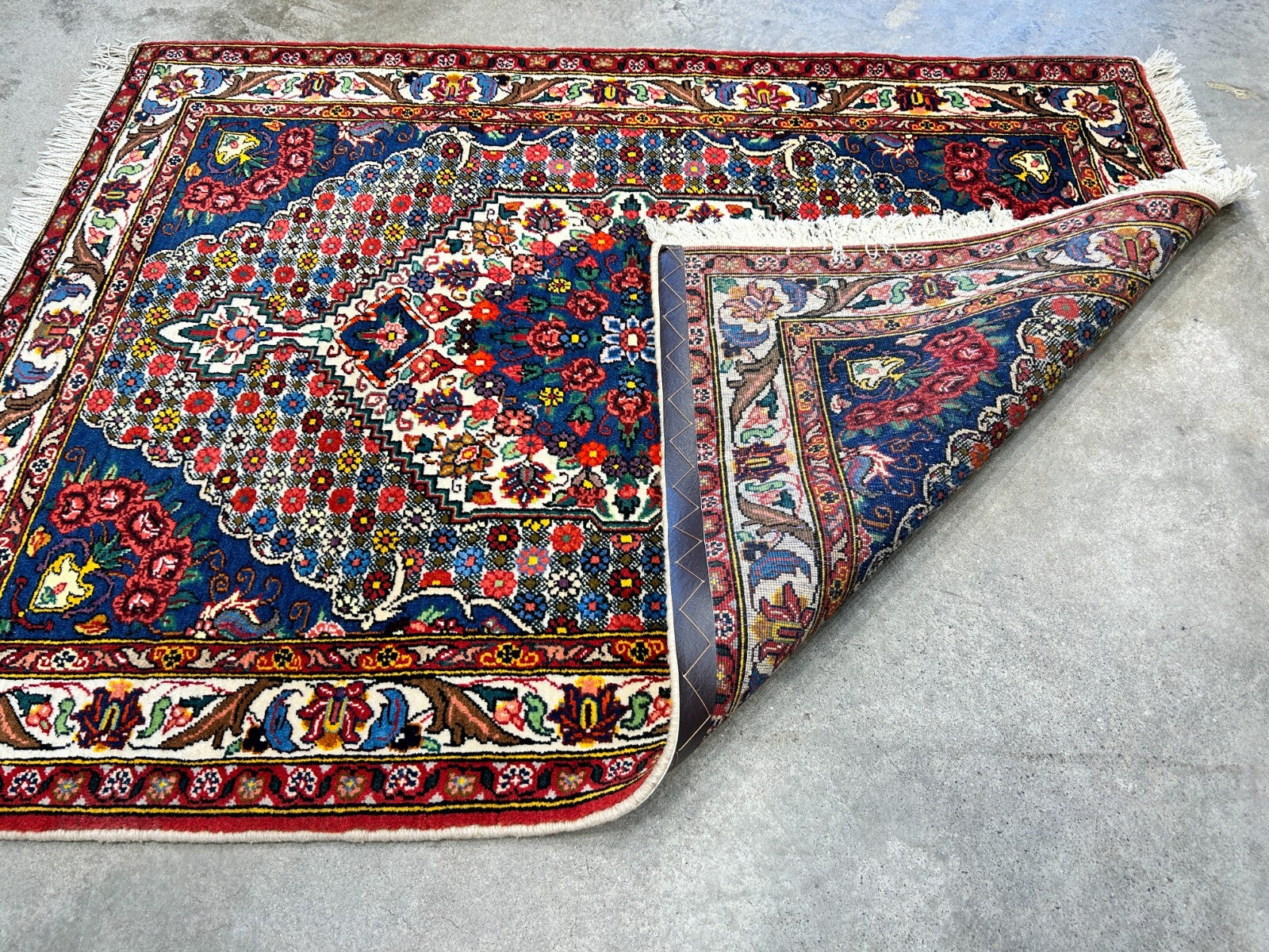 3'5"x5'2" Hand-Knotted 100% Lamb Wool Bakhtiarie Area Rug