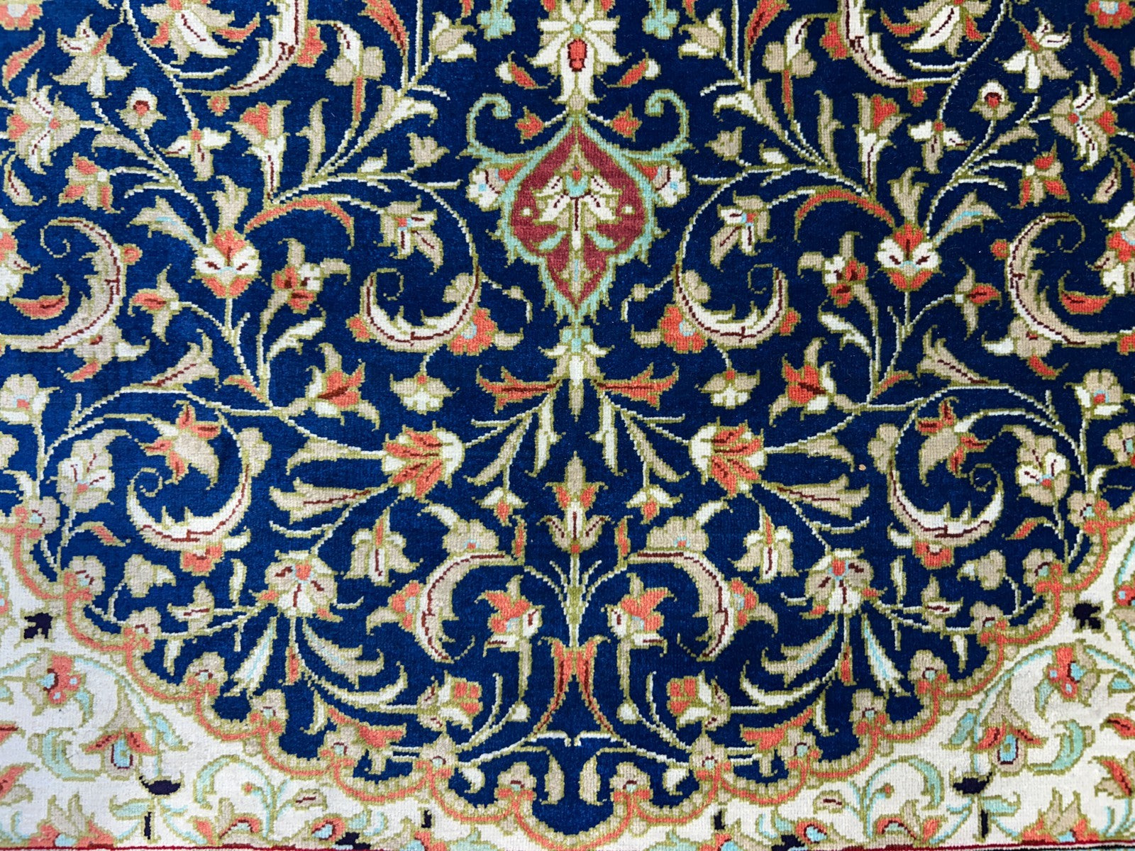 2'8"x4'1" Exquisite Extra-Fine Hand-Knotted 100% Silk Qume Area Rug