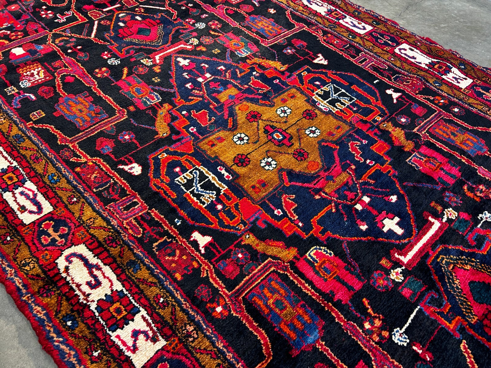 5'7" x 10'6" Hand-Knotted 100% Wool Pile Nahavande Area Rug - Carpet