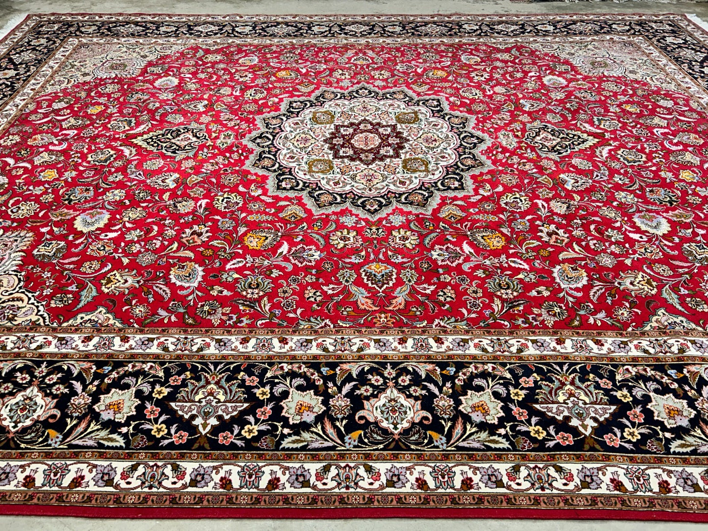 8'10"x12'11" Fine Hand-Knotted Wool & Silk Tabrize Rug