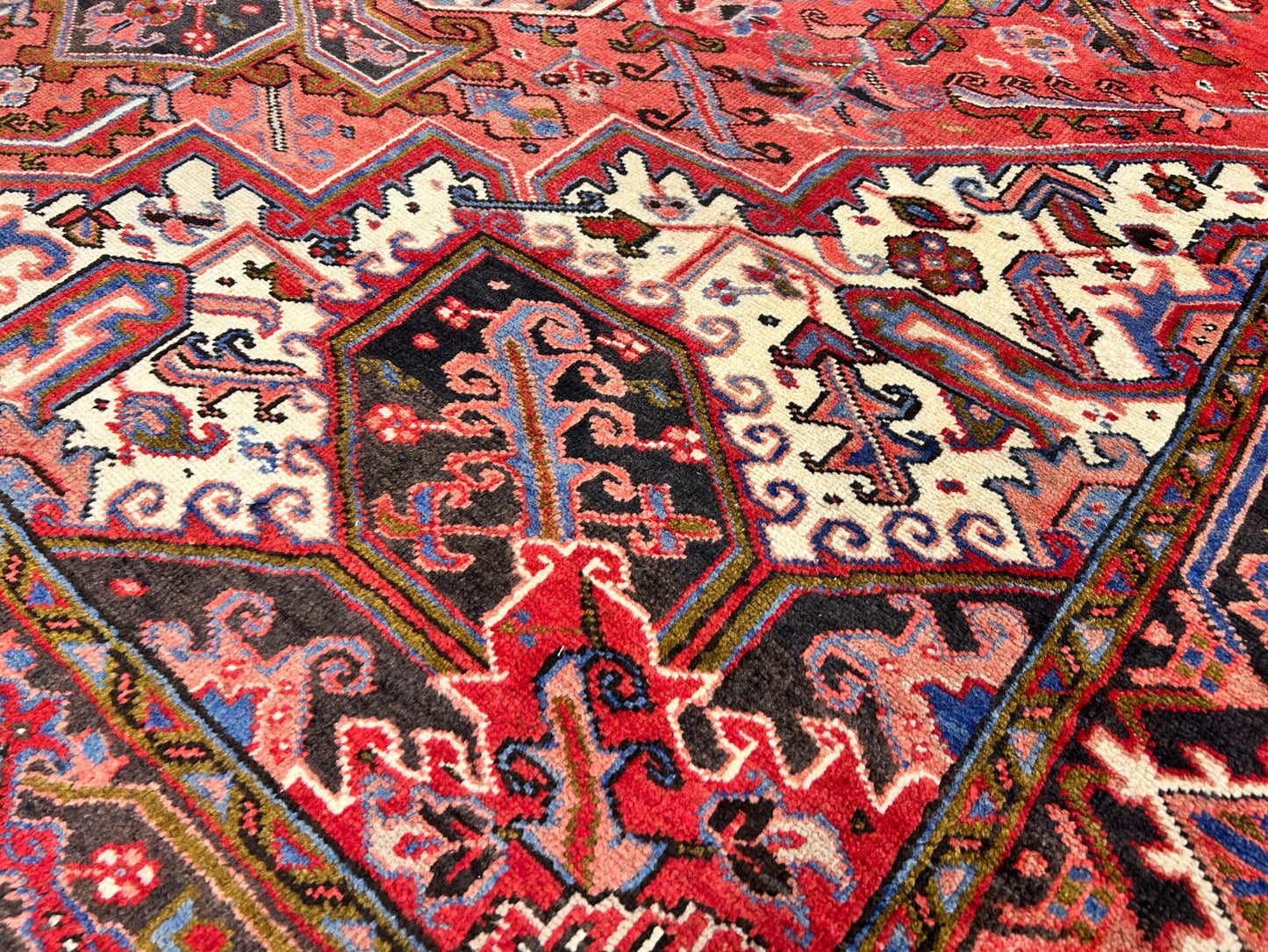 8'9"x11'4" Hand-Knotted 100% Wool Pile Herize Rug