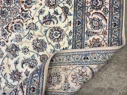 4'11"x7'2" Very Fine Hand-Knotted Wool & Silk Blend Naine Carpet - Area Rug