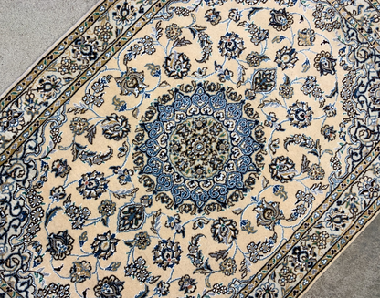 3'3"x4'9'' Very Fine Hand Knotted Silk & Wool Naine Area Rug - Carpet